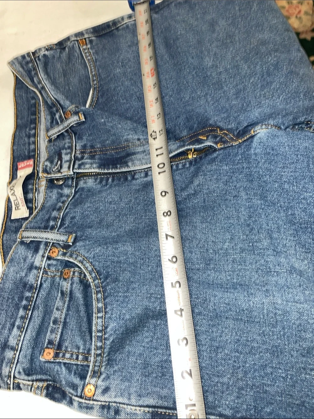 Men’s EUC LEVI’S 550 Relaxed Fit Jeans Classic Med Wash Denim Sz 35/32 5-Pocket